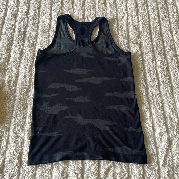 Athleta Momentum seamless tank - Picture 2 of 4